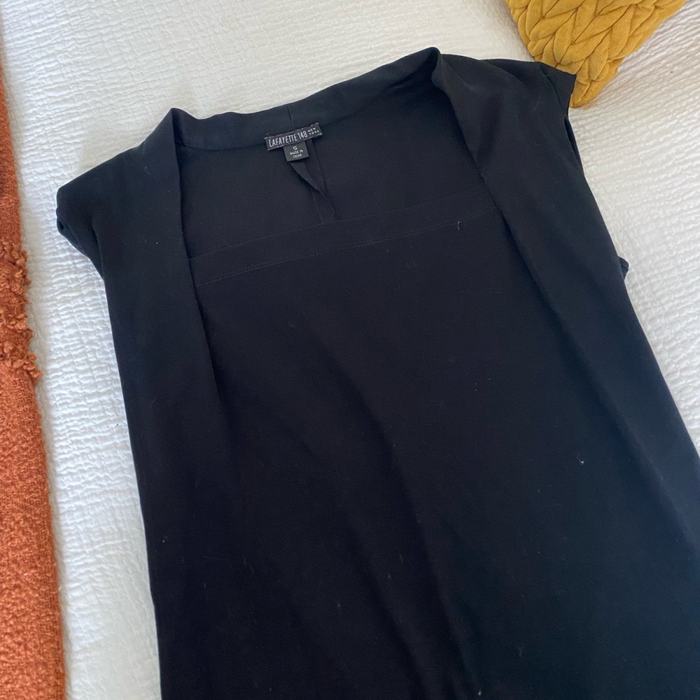 Lafayette black fitted top